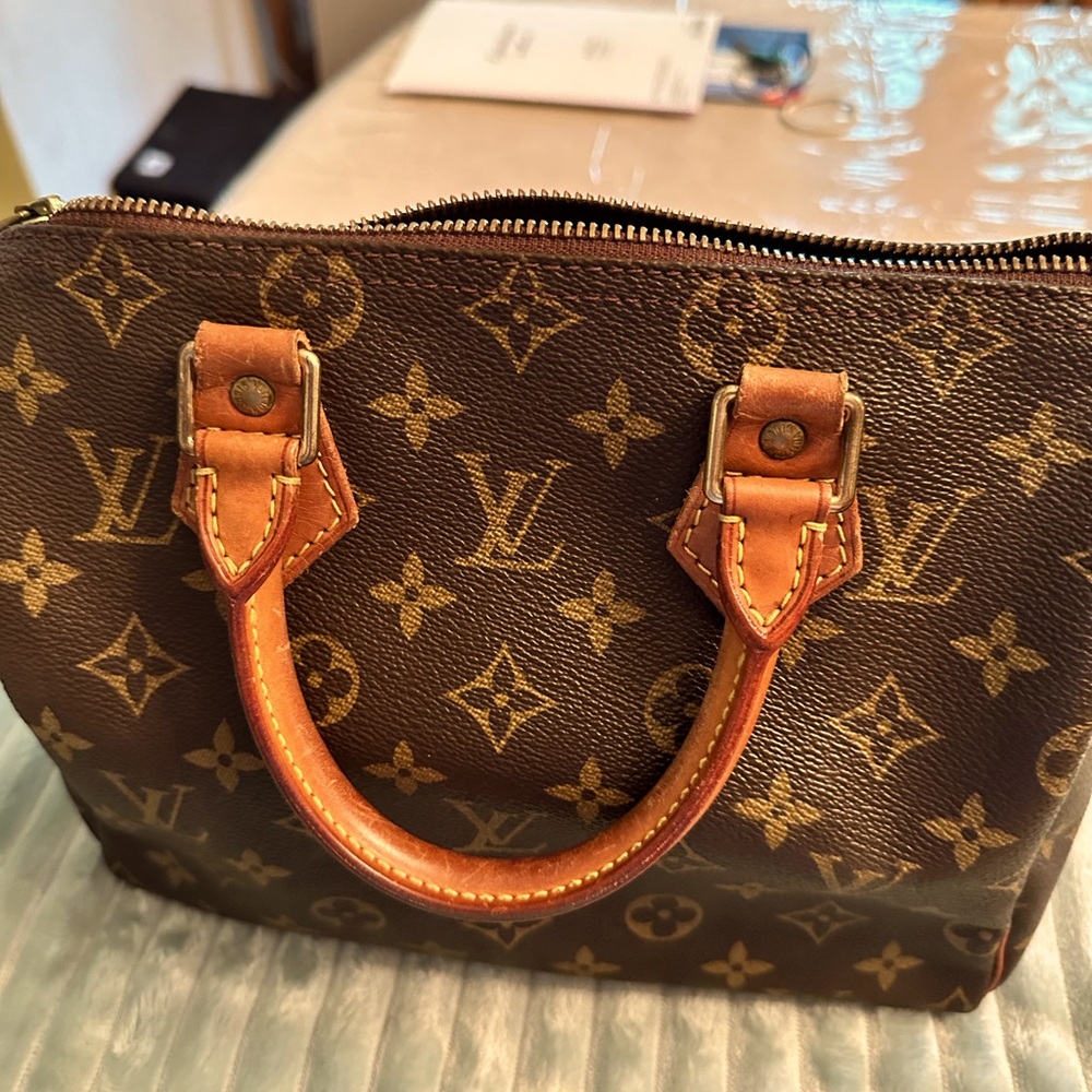 Authentic Louis Vitton speedy 25